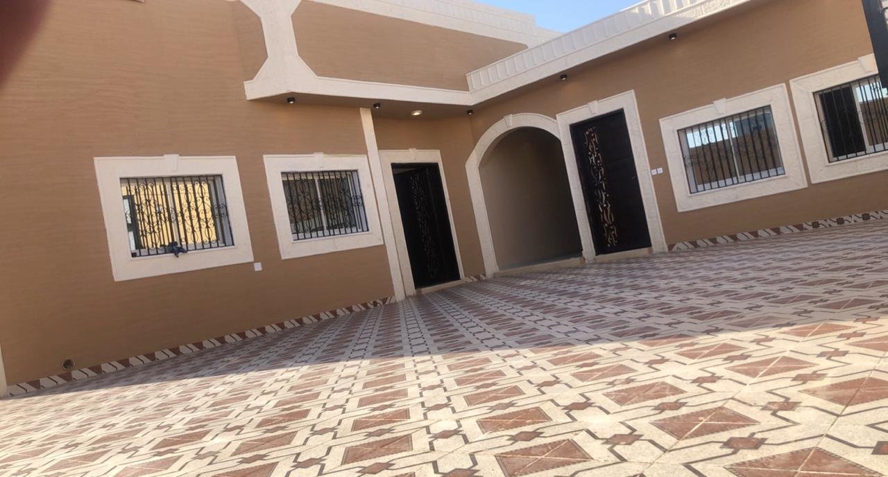 للبيع دور مؤسس ثلاث شقق في ملهم الرياض