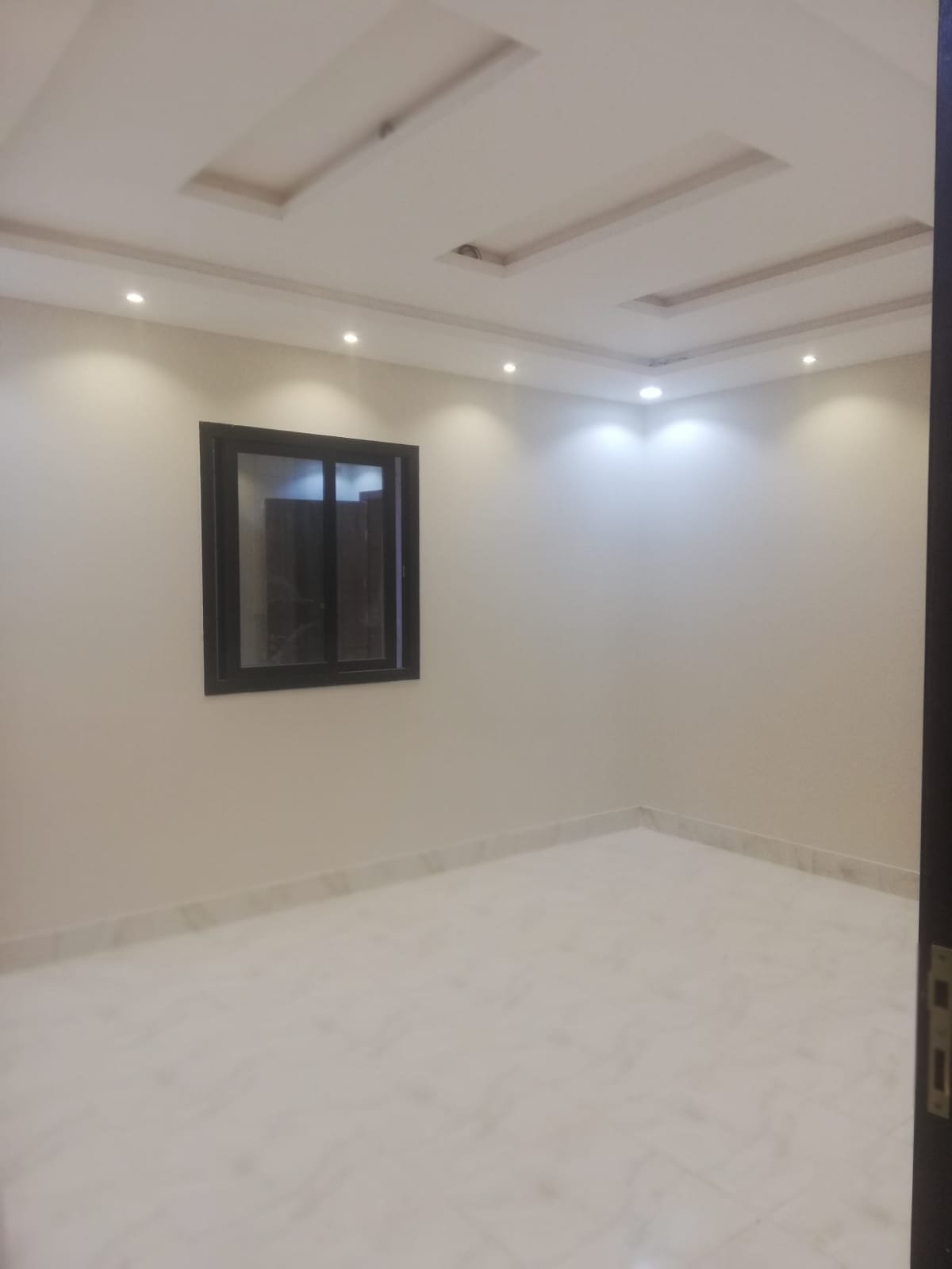 فيلا دورين 300 متر شارع 15 بالرياض حي عكاظ