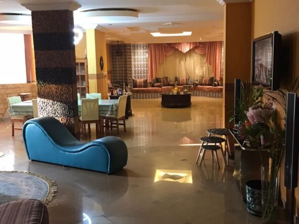 للبيع فيلا دورين وملحق بجدة حي البساتين