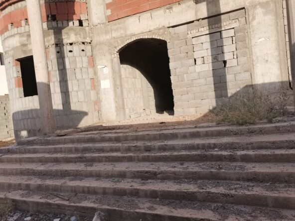 فيلا عضم كبيره مع ثلاث شقق كبيره