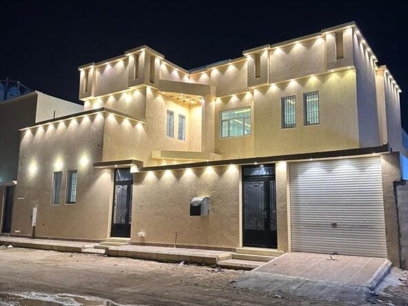 فيلا للبيع دورين وملحق بحفر الباطن