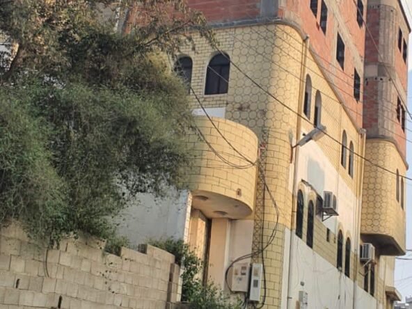 للبيع عماره سكنيه بحي الشرف بأبها