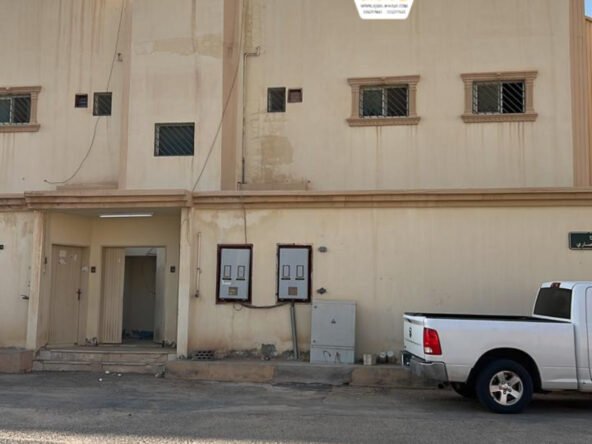 للبيع عماره اربع شقق بالخرج