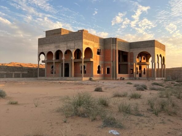 قصر عظم للبيع في حي الدوحة بعنيزة