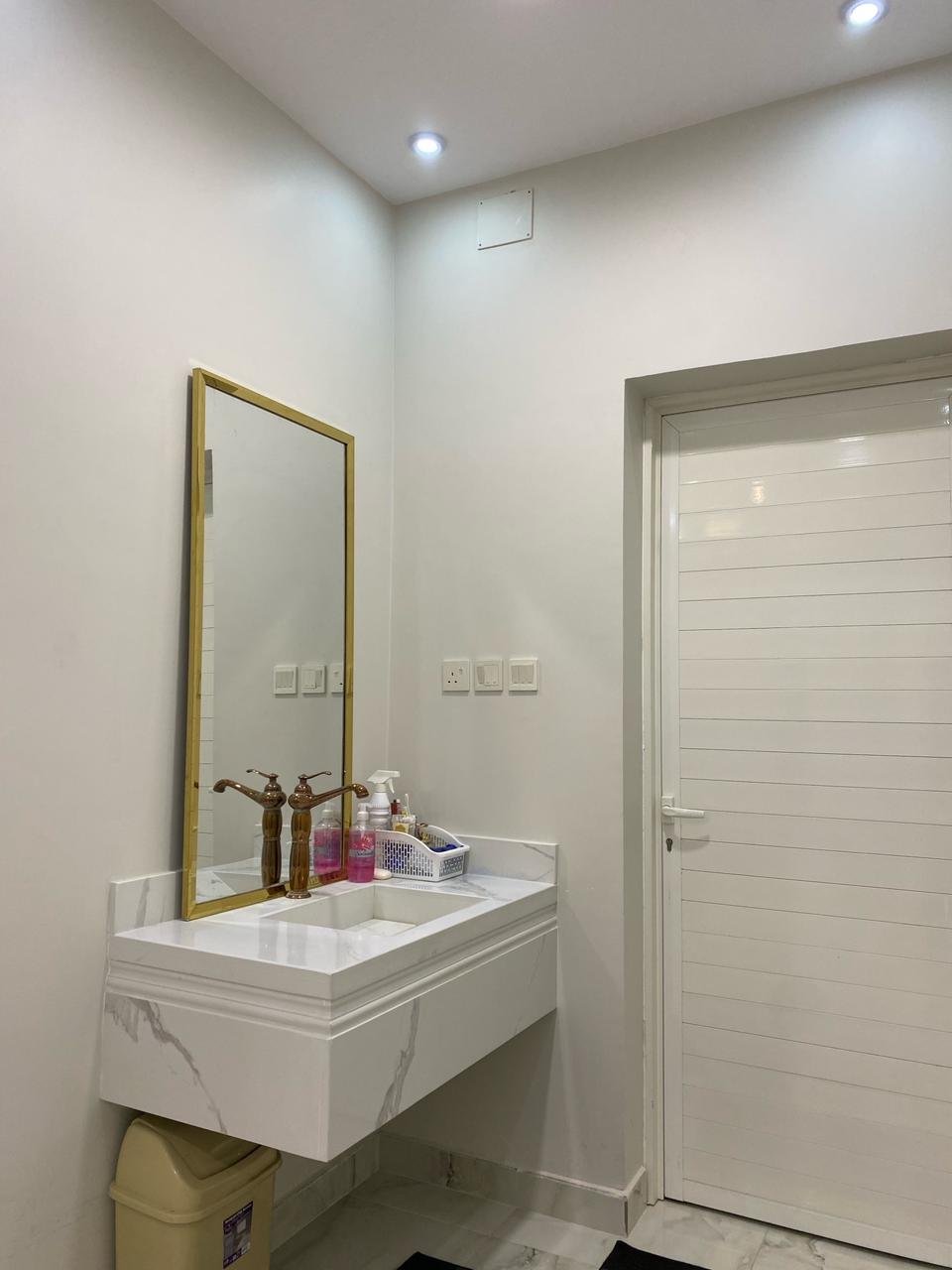 للبيع فيلا مودرن بالمذنب حي الورود